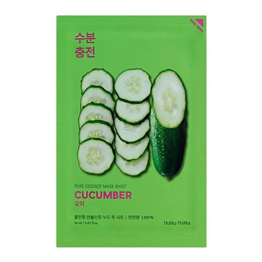 Grüne Maskenverpackung mit Gurken-Illustration. Text: Pure Essence Mask Sheet Cucumber, Holika Holika. Aufschrift in koreanischer Sprache.