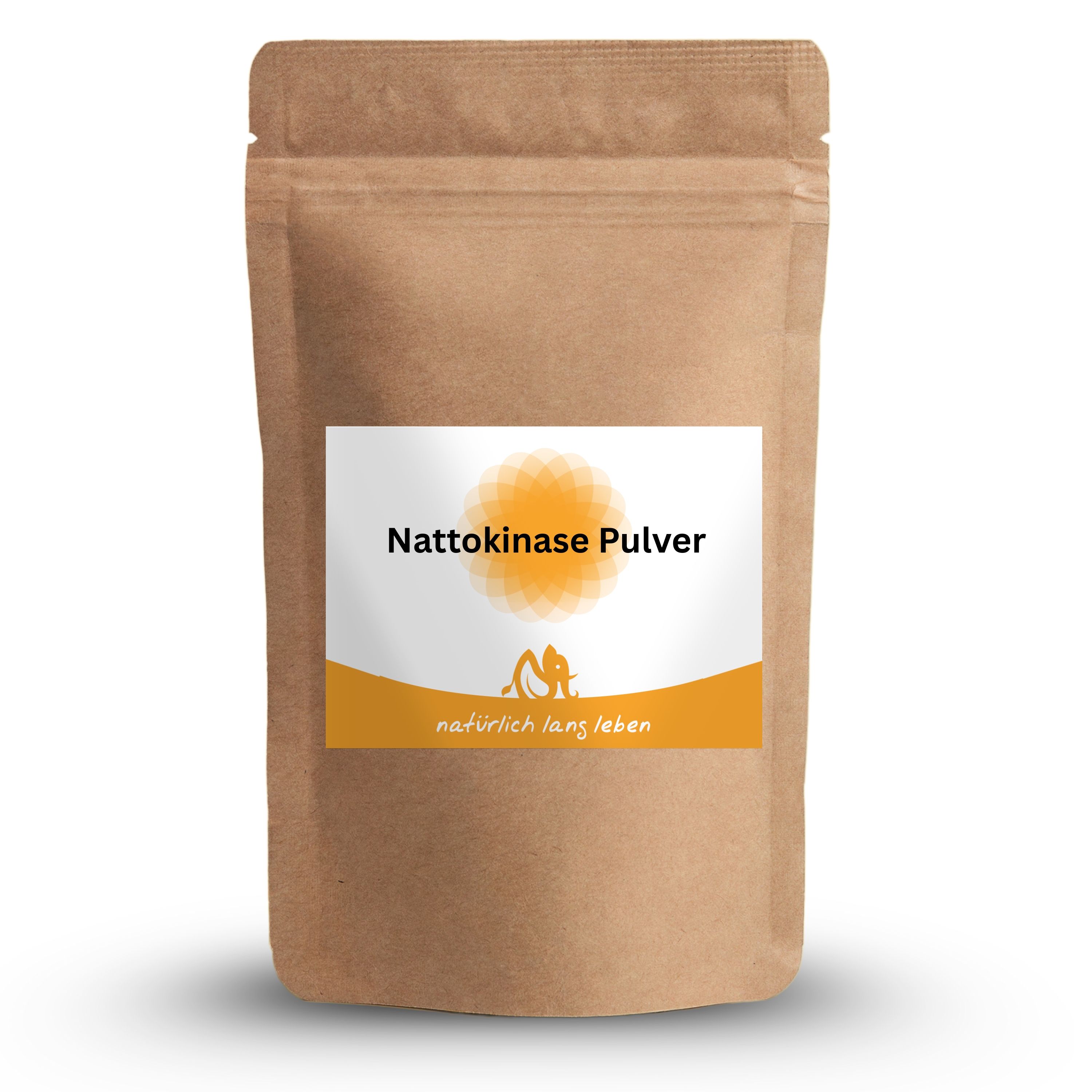 Braune Standbeutel mit Etikett. Aufschrift: Nattokinase Pulver, natürlich lang leben. Orangefarbenes Logo.