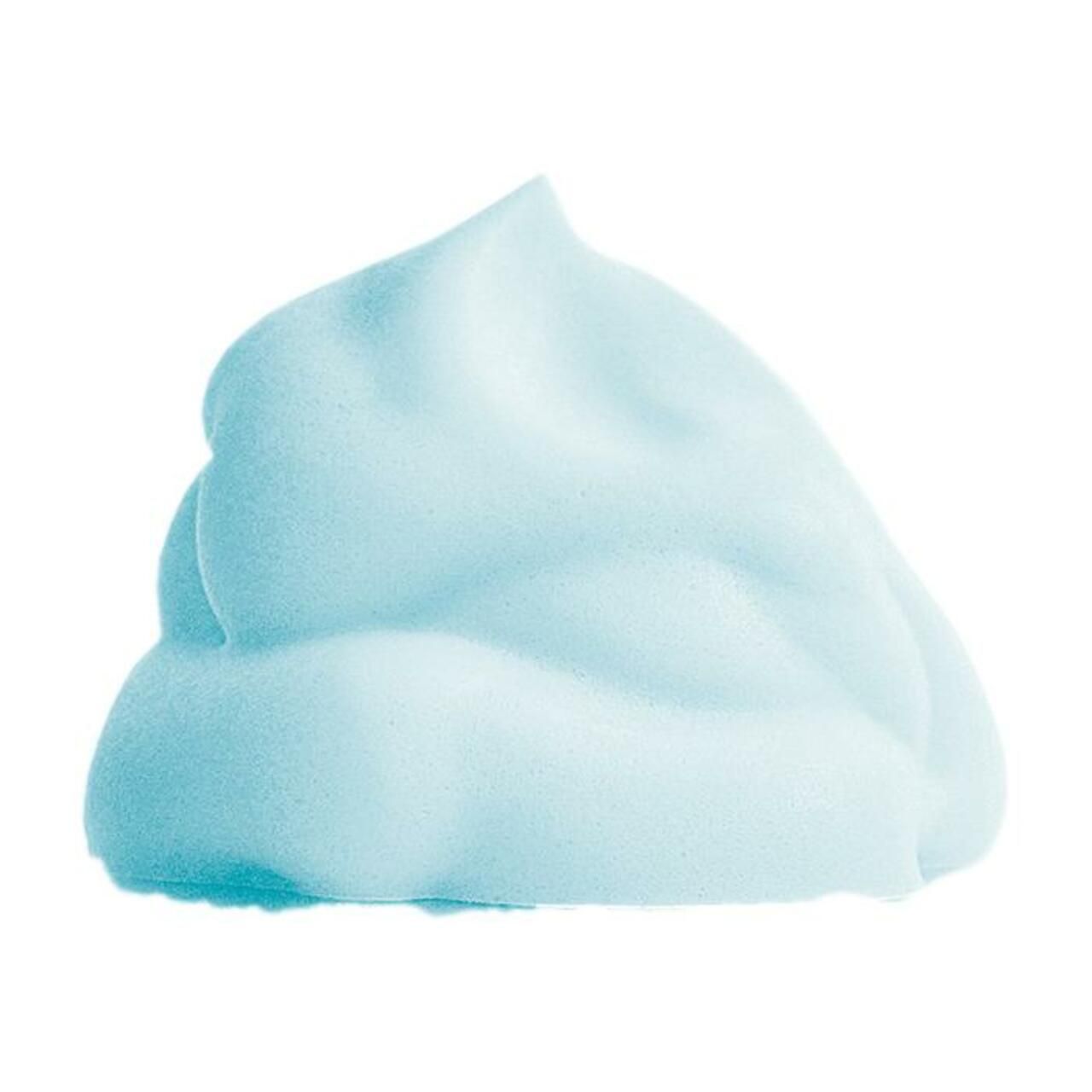 Haufen hellblaues Schaum. Auf weißem Hintergrund. Weiche Textur, wellige Form.