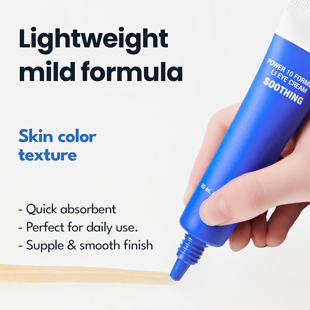 Hand hält blaue Tube. Aufschrift: POWER 10 FORMULA LI EYE CREAM SOOTHING. Creme wird auf die Haut aufgetragen.