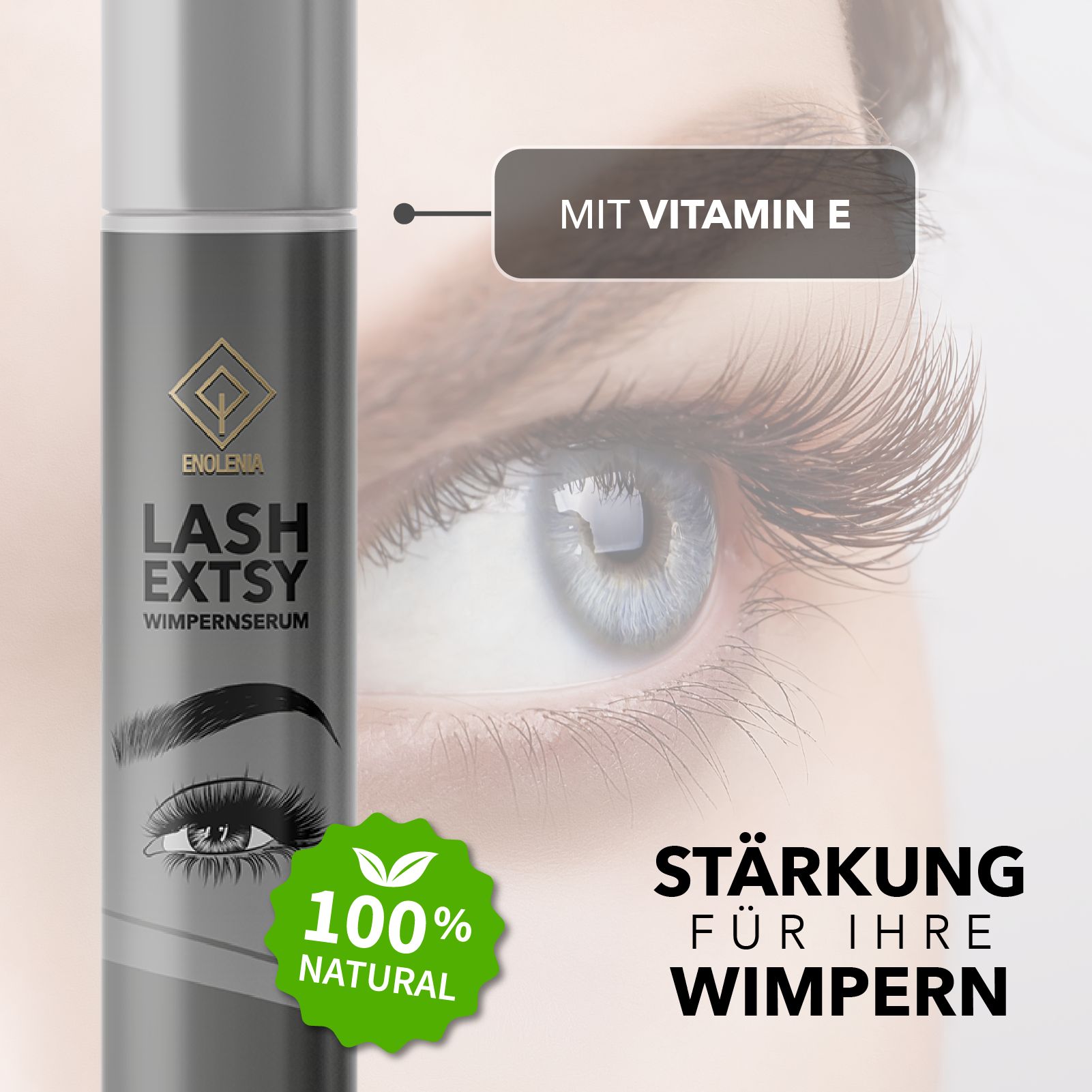 Wimpernserum-Flakon mit Augen-Hintergrund. Schwarzer Schriftzug LASH EXTSTSY. Text: Stärkung für Ihre Wimpern. 100% Natural.