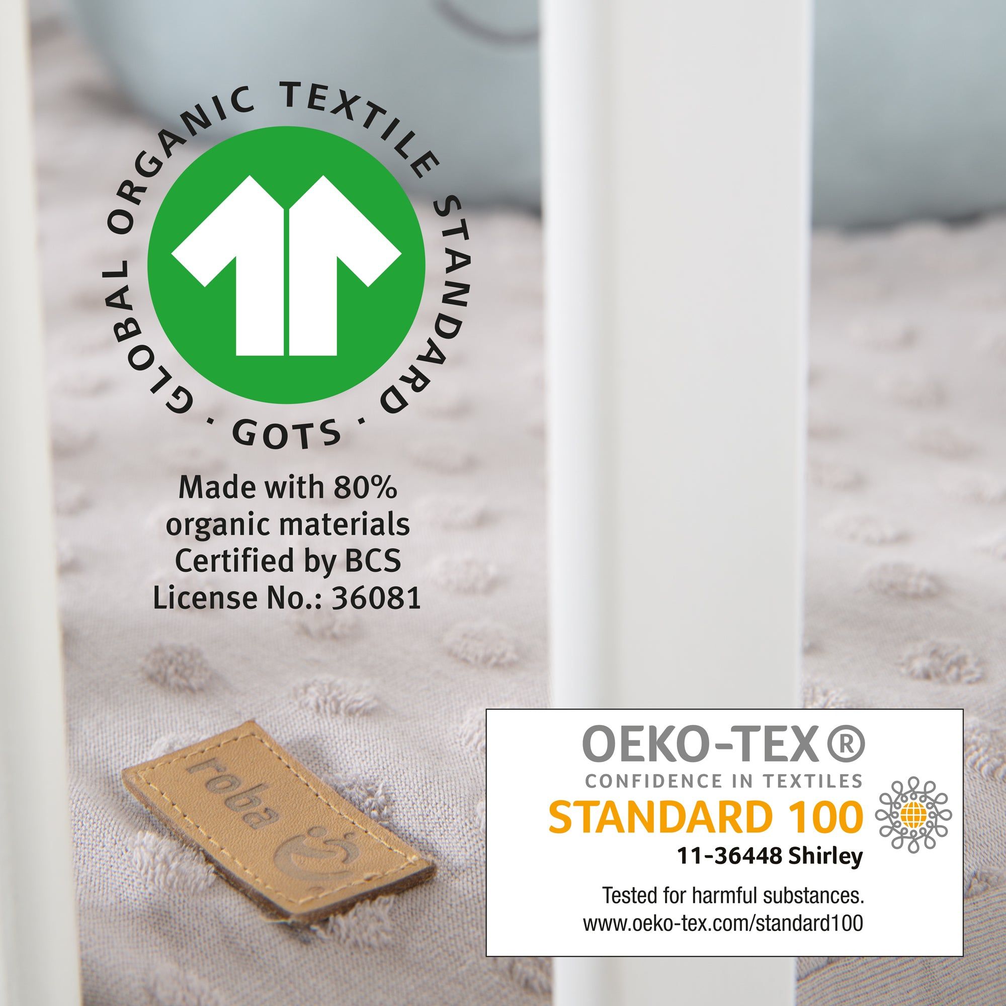 Nahaufnahme: GOTS-Zertifizierung, OEKO-TEX Standard 100. Textil mit 'roba' Label.