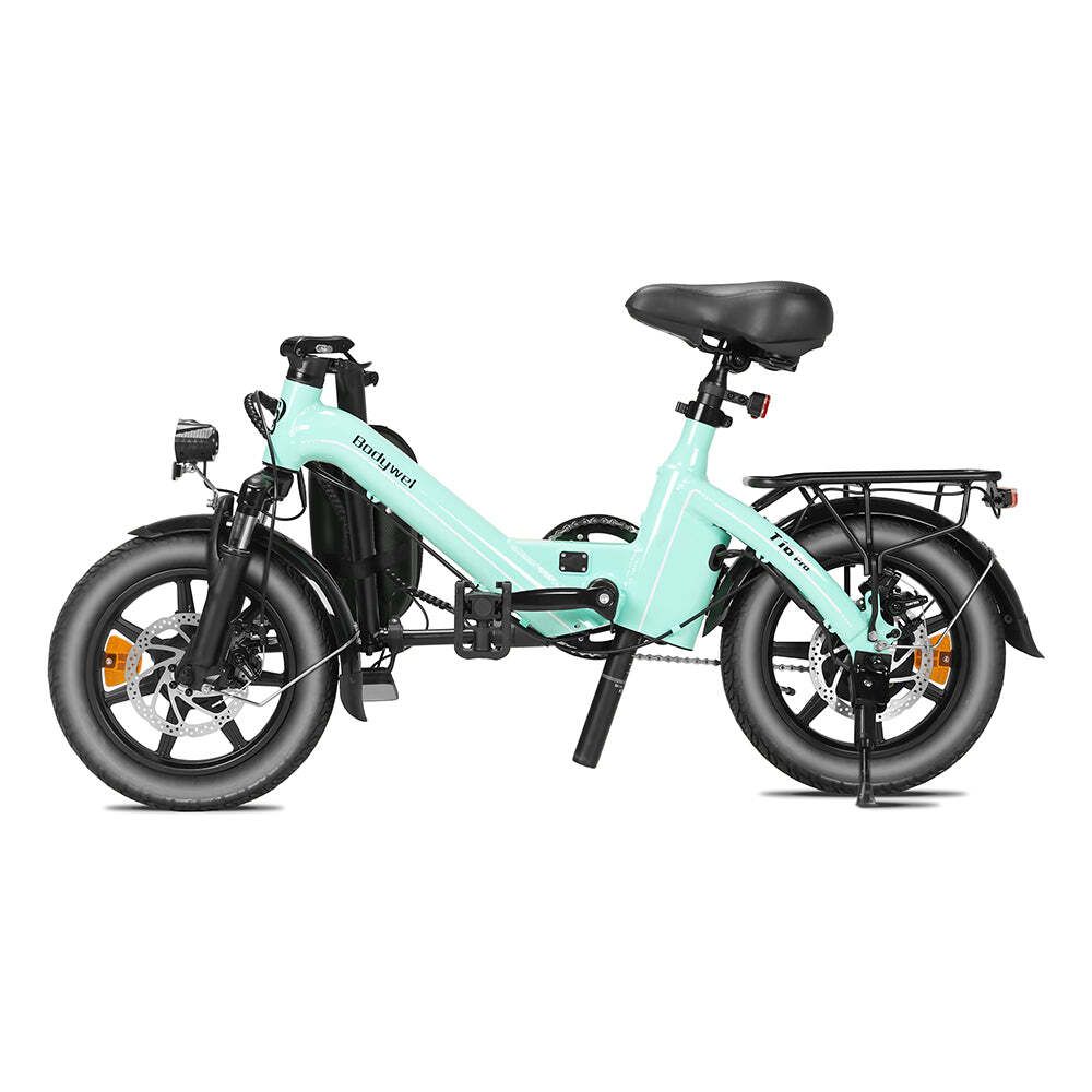 Hellblaues, zusammenklappbares Elektrofahrrad. Schwarze Reifen, Sattel und Details. Gepäckträger hinten. Scheibenbremsen. Bodywel-Logo.