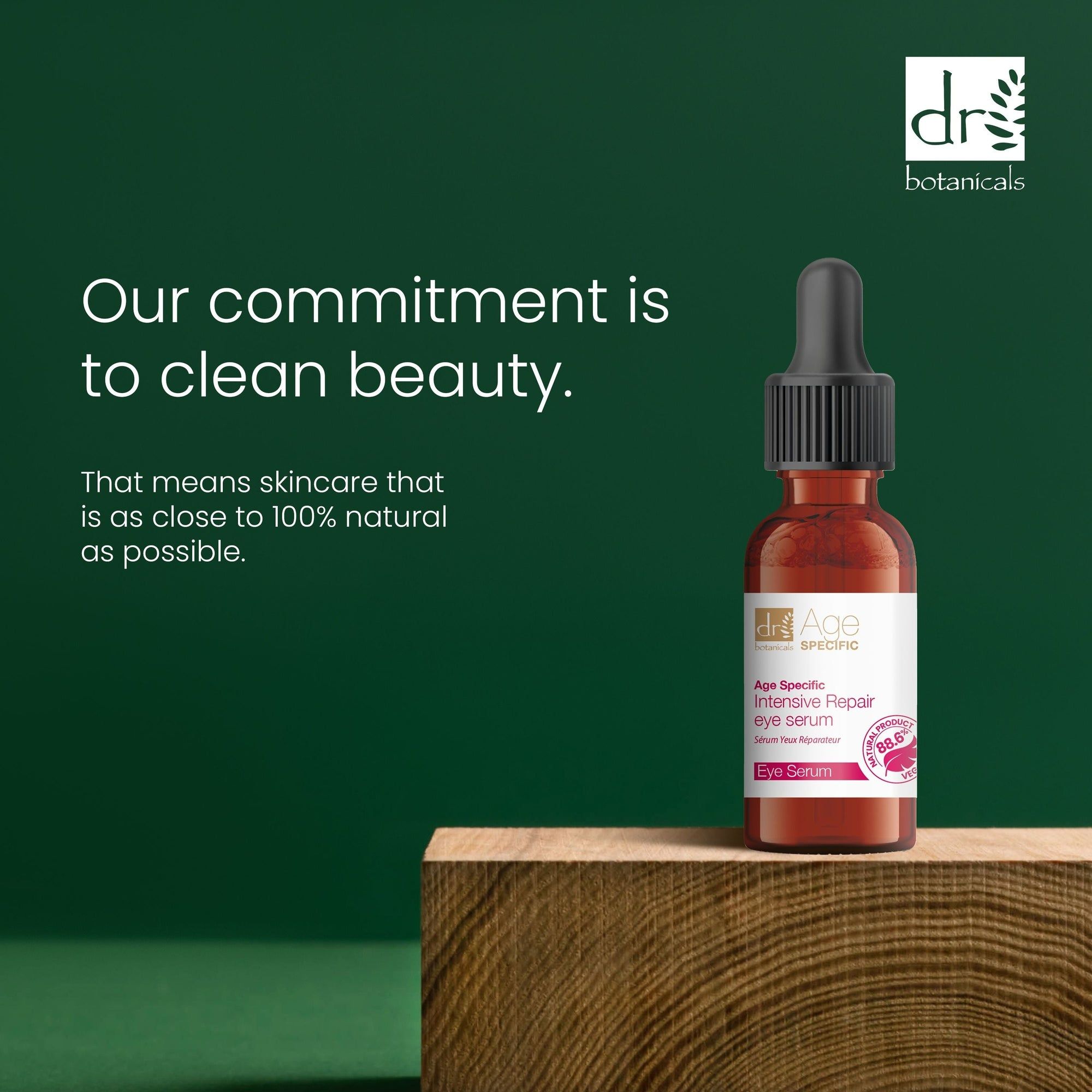 Braune Glasflasche mit Tropfer auf Holzblock. Text: 'Our commitment is to clean beauty'.