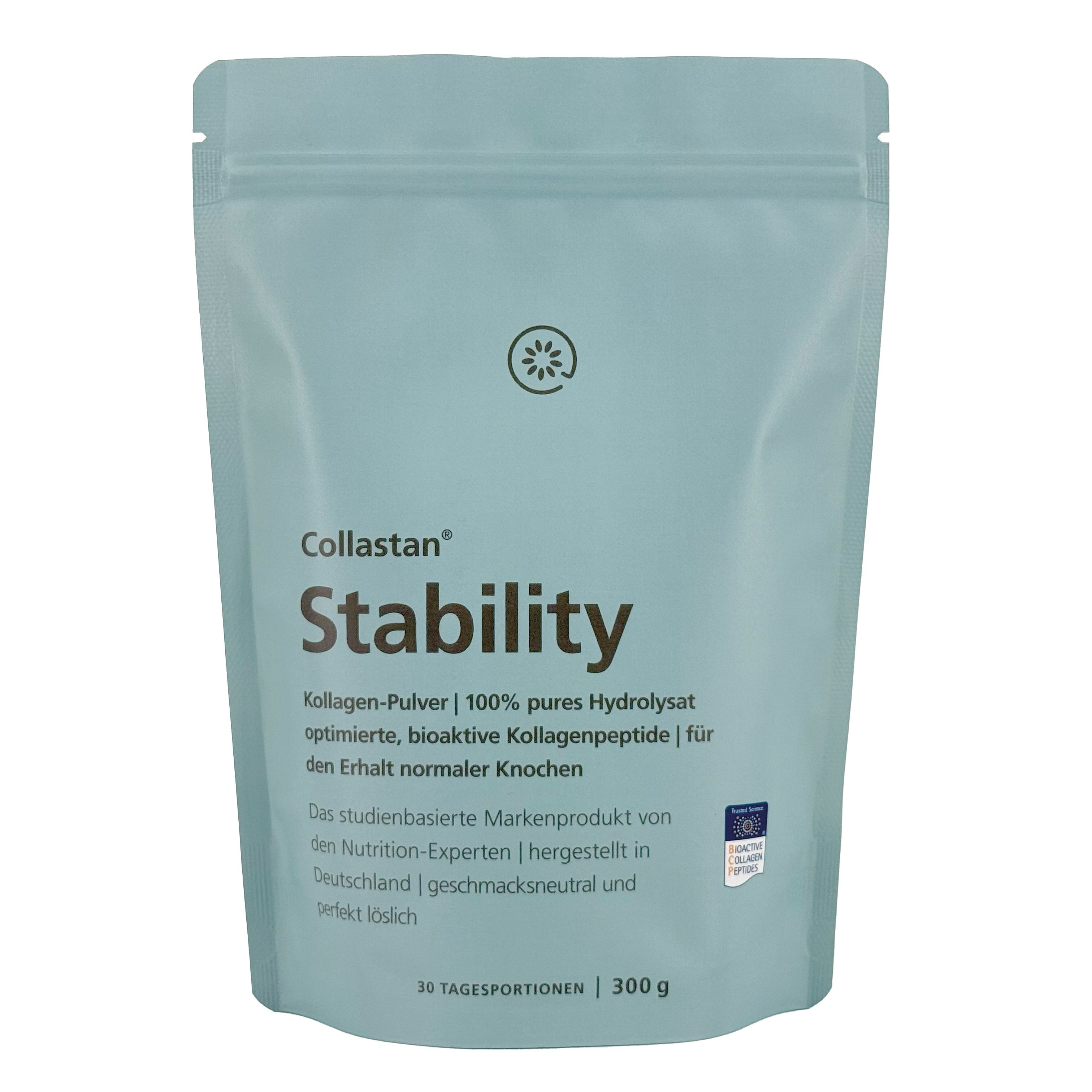 Hellblaue Beutelpackung mit Collastan® Stability. Text: „Kollagen-Pulver. Für den Erhalt normaler Knochen“. 30 Tagesportionen.