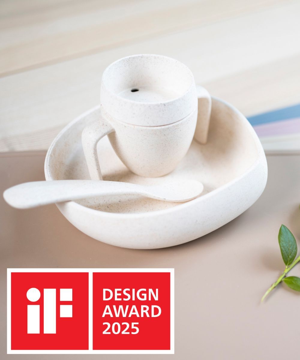 Beige Geschirr-Set: Tasse mit Henkeln, Schüssel, Löffel. iF Design Award 2025.