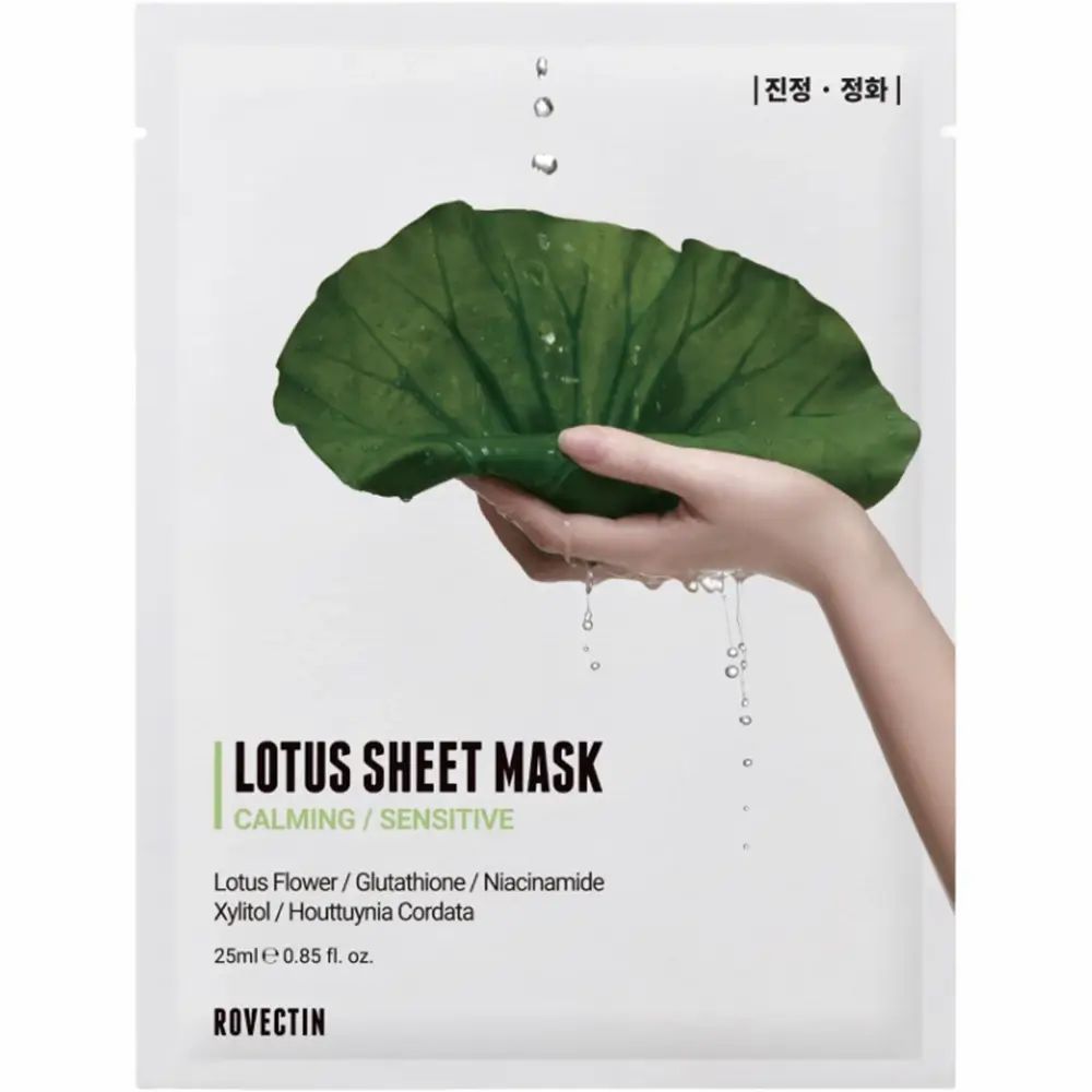 Verpackung der ROVECTIN Lotus Sheet Mask. Weiße Verpackung mit Lotusblatt und Hand. Produktname und Inhaltsstoffe.
