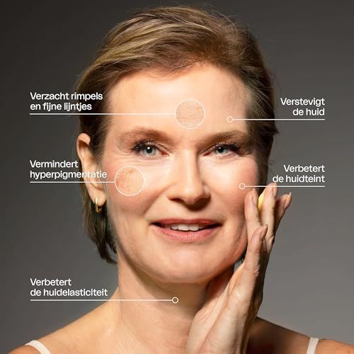 Frau mit Produkt. Text: Reduziert Falten, verbessert Hautelastizität.