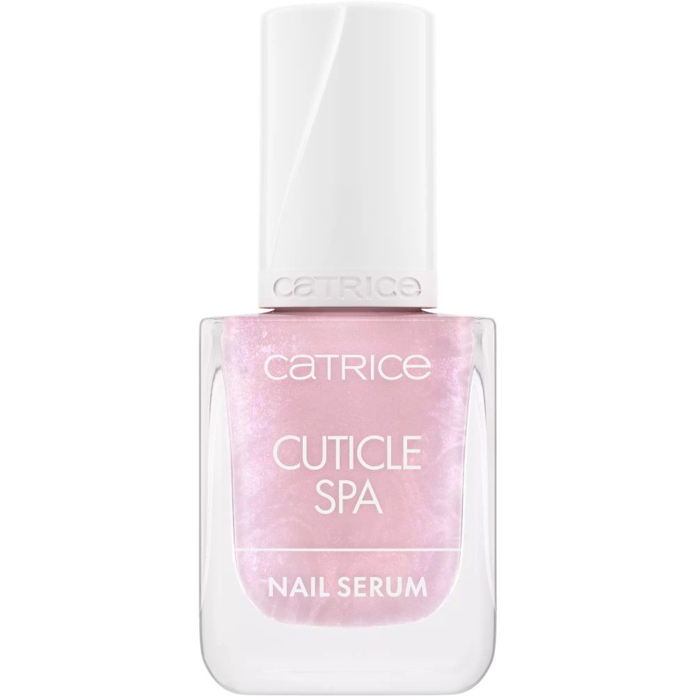 Nagelserum-Flasche mit weißem Deckel. Aufschrift: Catrice, Cuticle Spa, Nail Serum. Rosa Flüssigkeit sichtbar.