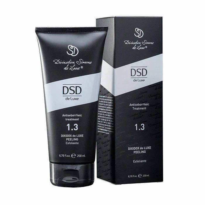 Schwarze Tube und Schachtel. Aufschrift: DSD de Luxe, Antiseborrheic Treatment 1.3, Peeling. Schwarzer Deckel.