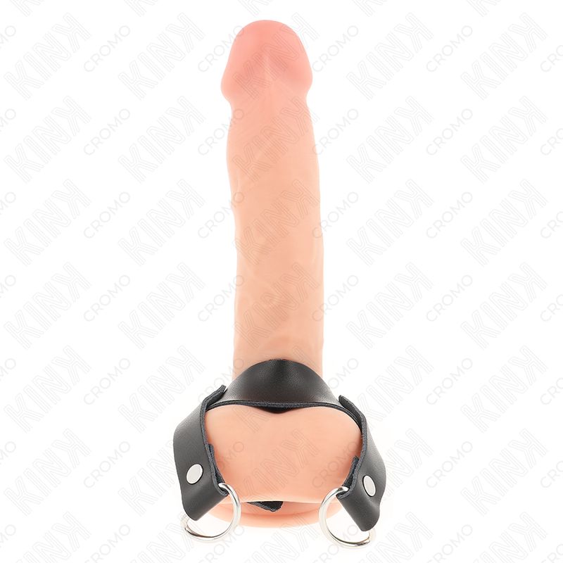 Dildo mit Penisring. Dildo aus hautfarbenem Material, mit schwarzem Lederring und Metallringen.