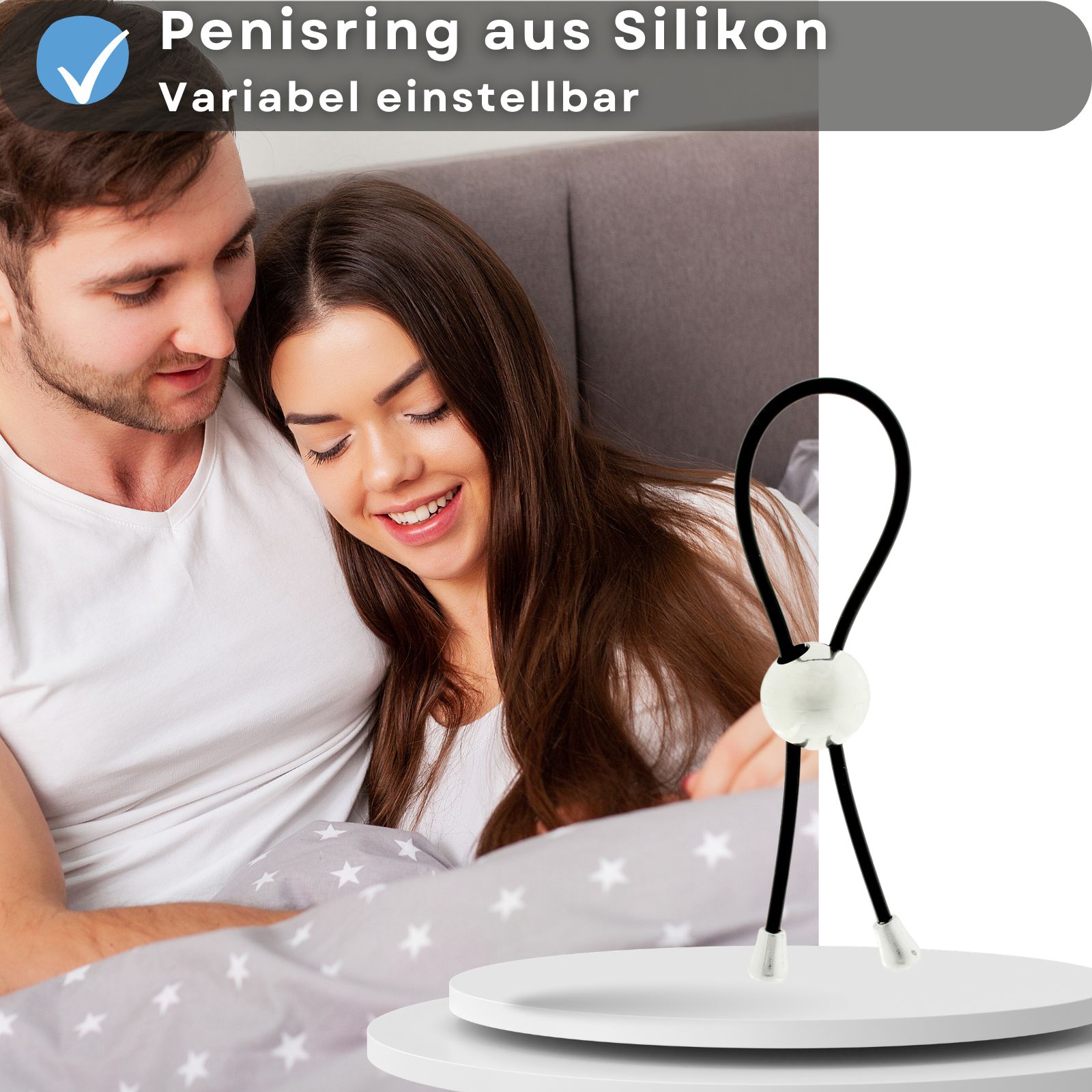 Schwarze Silikon-Penisschlaufe mit weißem Kugel-Element. Paar im Bett. Text: Penisring aus Silikon, variabel einstellbar.