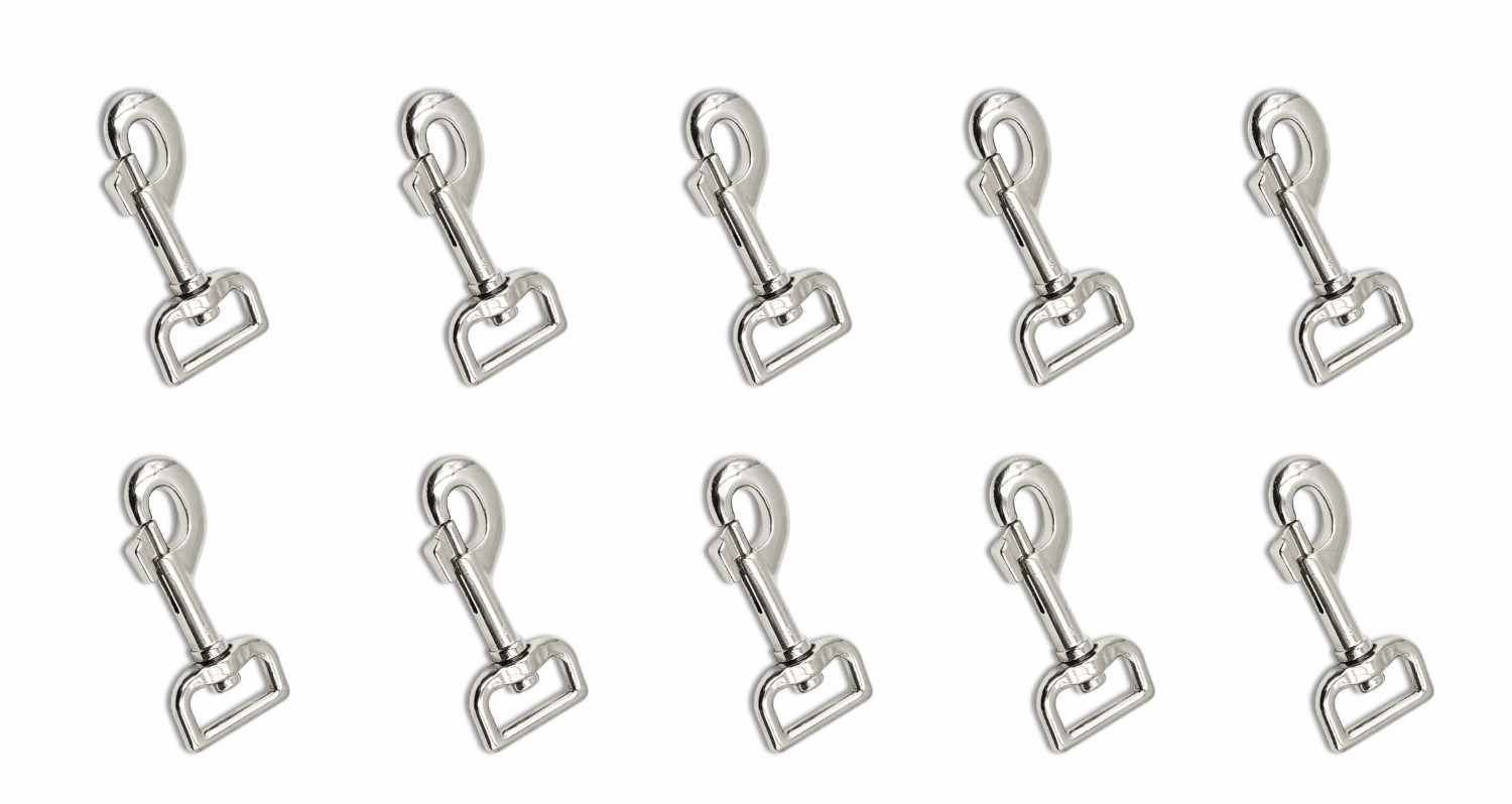Zehn silberfarbene Karabinerhaken auf weißem Hintergrund. Metall, D-Form, mit Federverschluss.