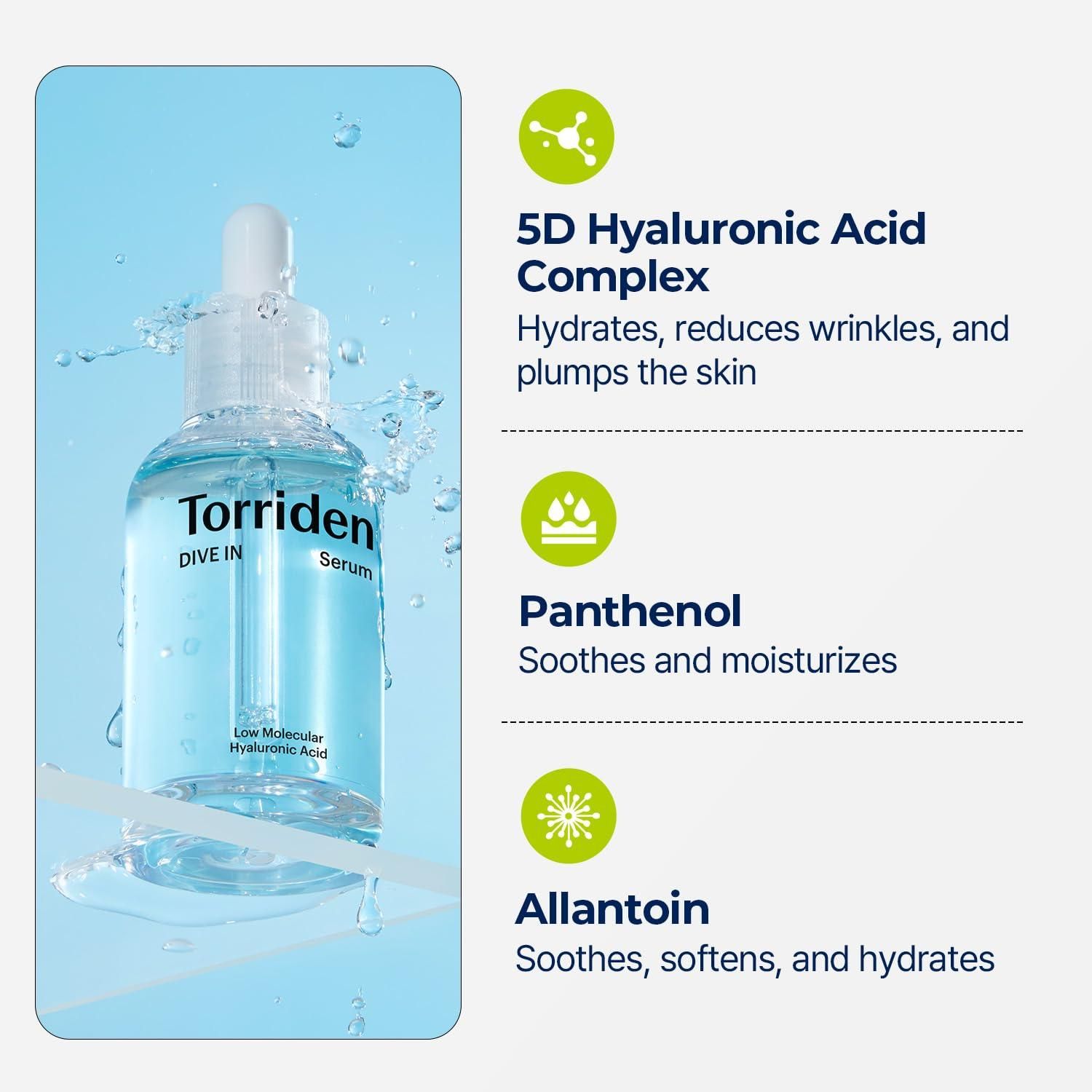 Serumflasche mit Pipette. Text: 5D Hyaluronic Acid Complex, Panthenol, Allantoin. Wasser im Hintergrund. Blaue Flüssigkeit.