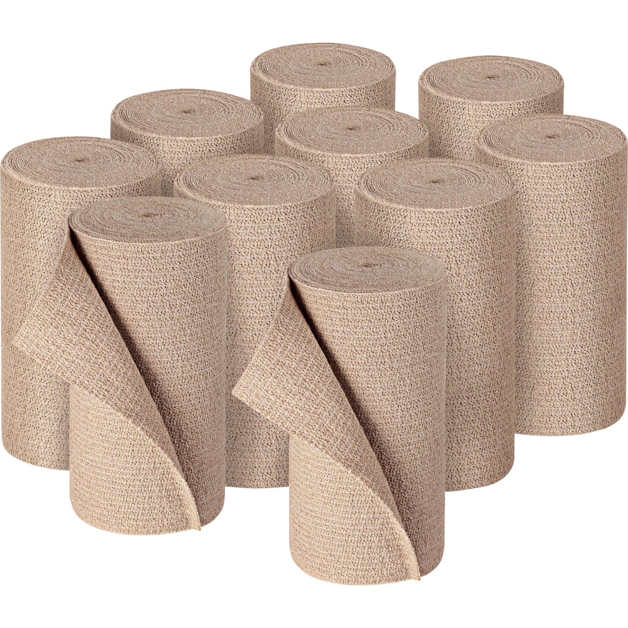 Mehrere Rollen Bandagen, beige. Einige Rollen sind teilweise abgerollt. Gewebte Textur sichtbar.