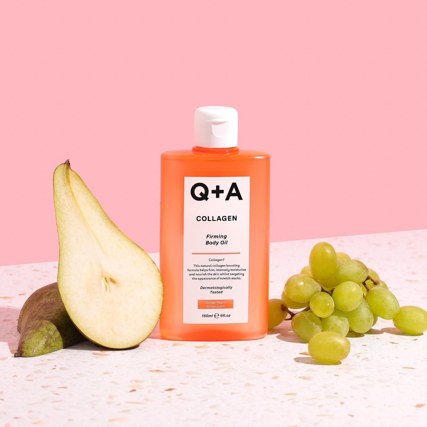 Q+A Collagen Firming Body Oil in orangefarbener Flasche mit Hinweisen zu Inhaltsstoffen.