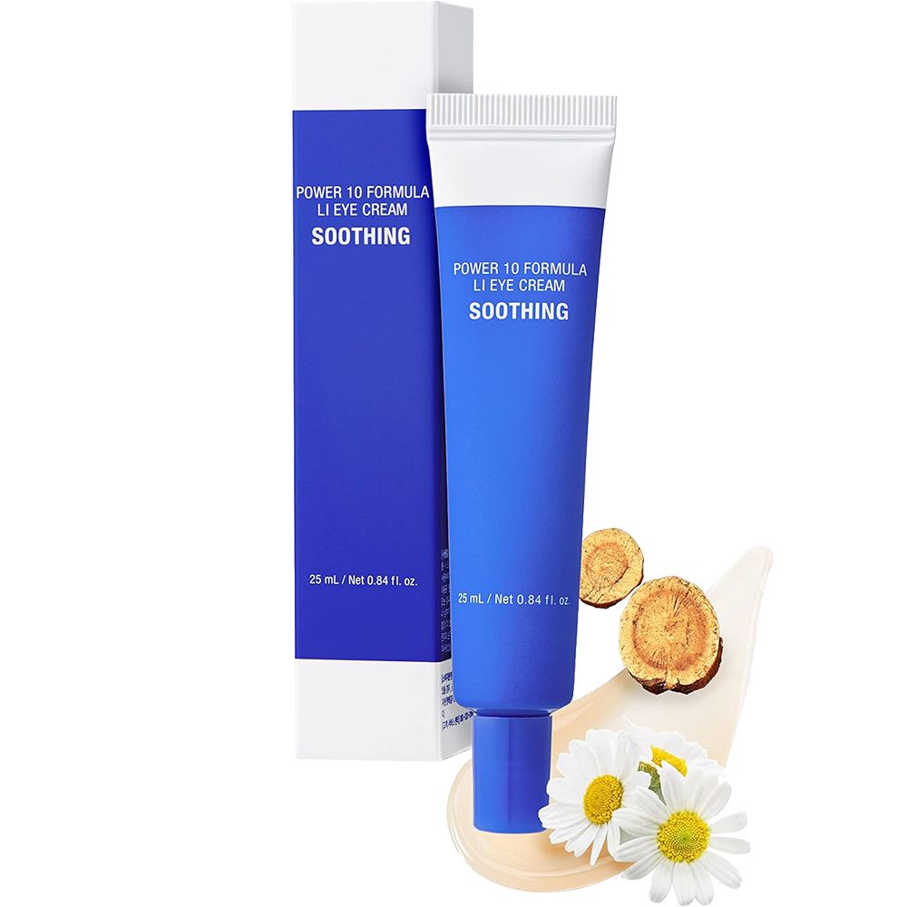 Blaue Tube mit weißem Deckel und Schachtel. Aufschrift: POWER 10 FORMULA LI EYE CREAM SOOTHING. Zusätzliche Elemente: Kamille, Holzstückchen.