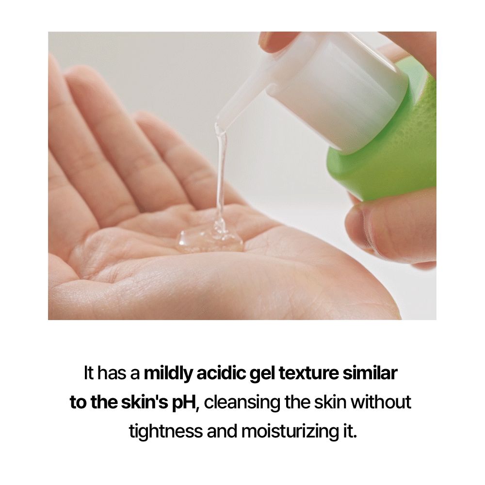 Hand mit Produkt. Text: It has a mildly acidic gel texture similar to the skin's pH, cleansing the skin without tightness and moisturizing it.