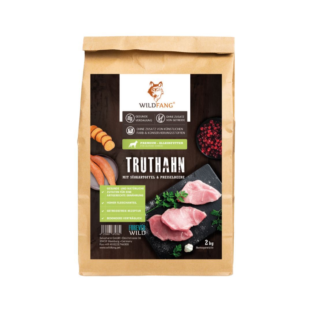 Verpackung von Trockenfutter mit Truthahn, Süßkartoffeln und Preiselbeeren. Marke: WILDFANG. Text: TRUTHAHN, 2 kg.