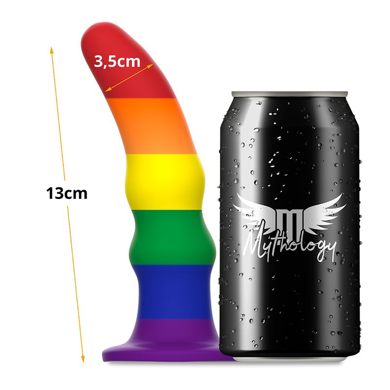 Regenbogenfarbiger Dildo neben einer schwarzen Dose mit Logo und Größenangaben.