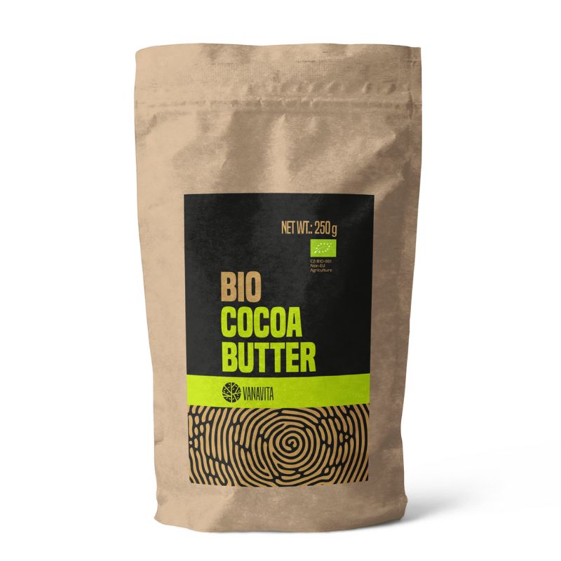 BIO Kakaobutter in brauner Papiertüte mit schwarzem Etikett. Enthält Bio-Siegel und 250g Nettofüllmenge.