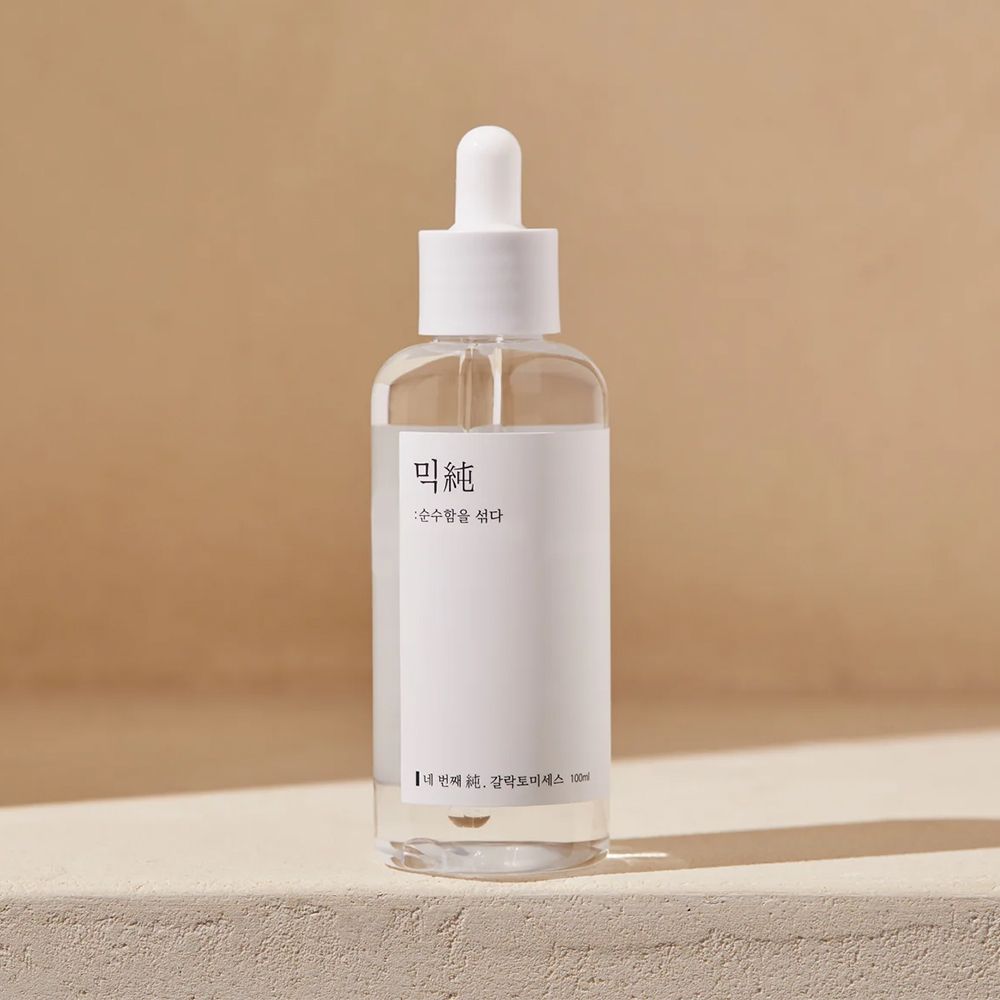 Flasche mit Pipettenverschluss, gefüllt mit klarer Essenz. 100 ml.
