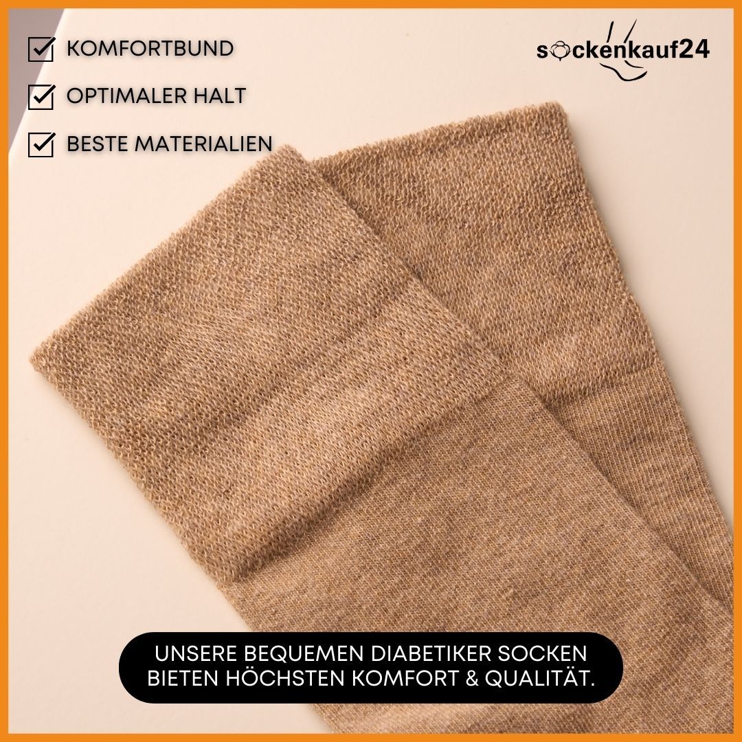 Zwei beige Socken. Text: Komfortbund, Optimaler Halt, Beste Materialien. Text: Unsere bequemen Diabetiker Socken bieten höchsten Komfort & Qualität.