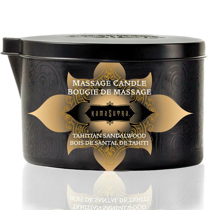 Schwarze Dose mit goldfarbenem Aufdruck. Text: Massage Candle, Kamasutra, Tahitian Sandalwood.