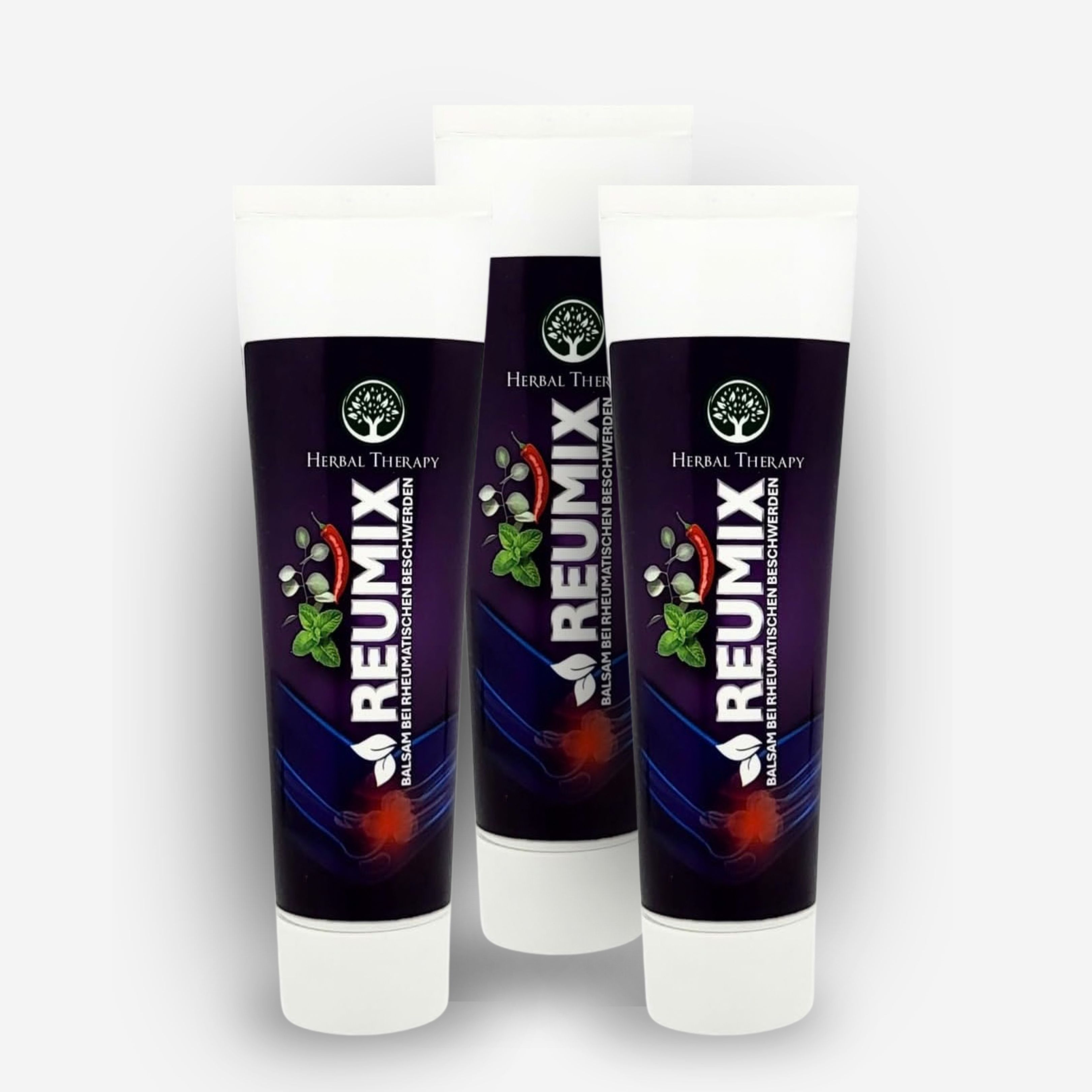 Drei Tuben des Balsams Reumix bei rheumatischen Beschwerden. Die Verpackung zeigt Kräuter und Gewürze.