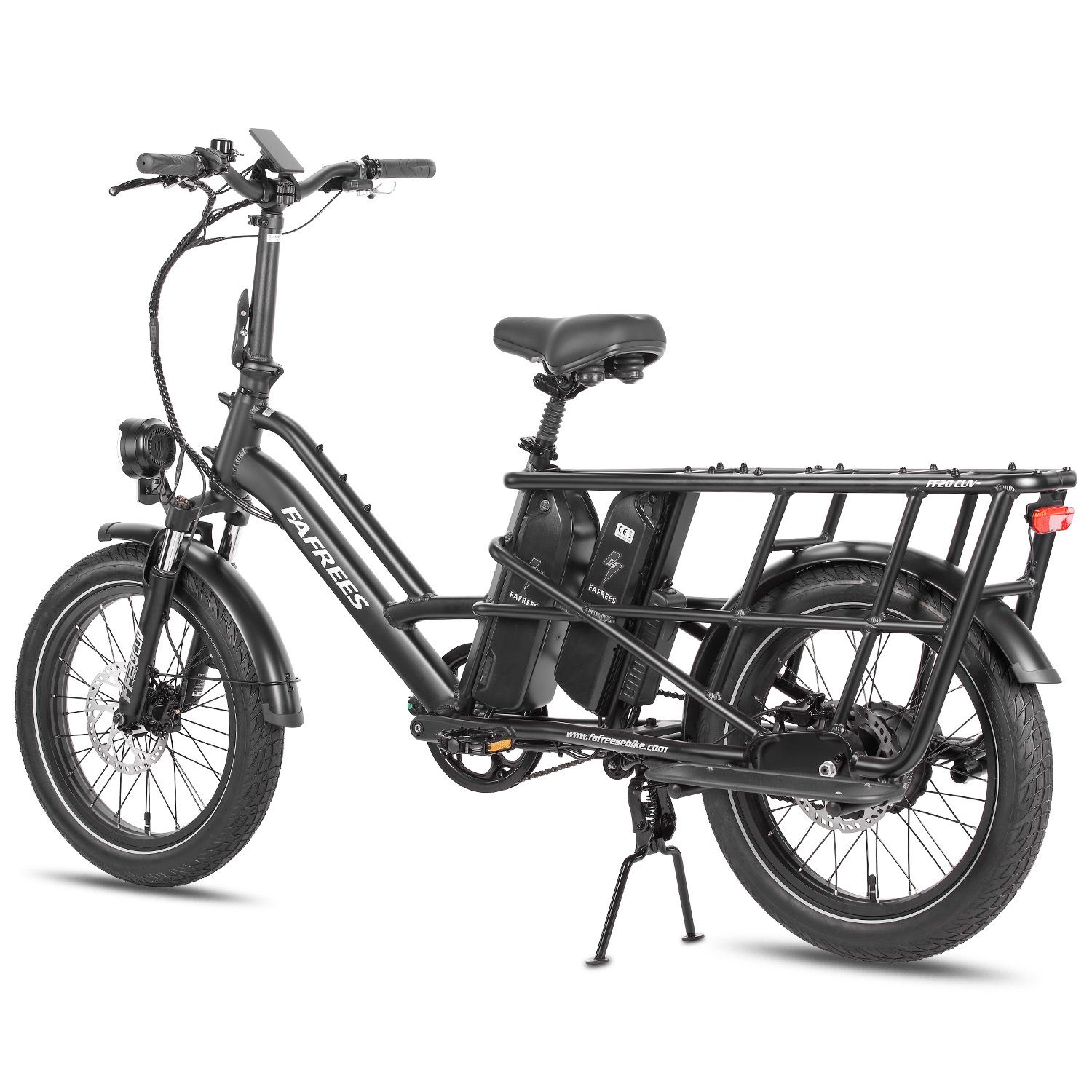 Schwarzes Elektrofahrrad mit Gepäckträger. Marke FAFREES sichtbar. Zwei Batterien, Rücklicht und Ständer.