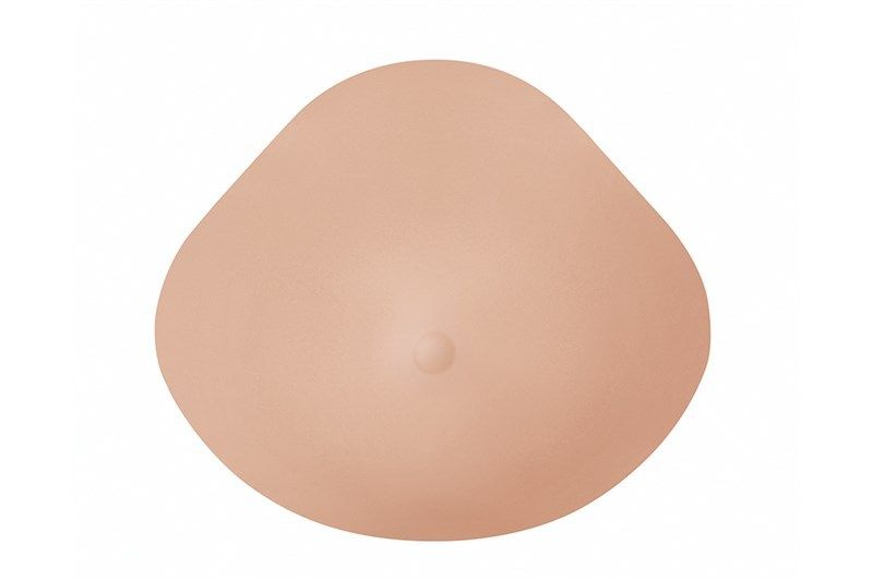 Brustprothese, hautfarben, tropfenförmig. Mit einer kleinen Erhebung in der Mitte.