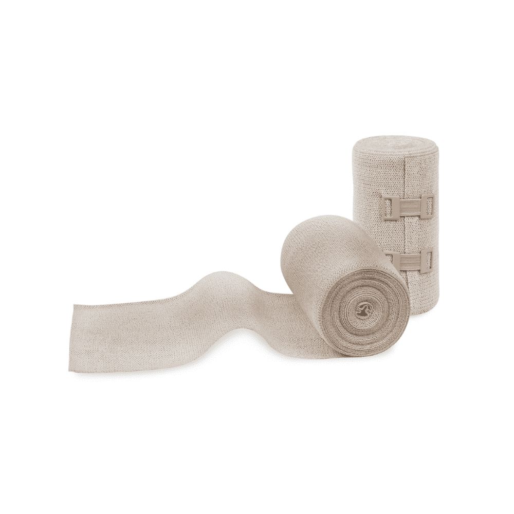 Zwei beige Kurzzugbinden. Eine abgerollt, die andere aufgerollt mit zwei Verschlüssen.