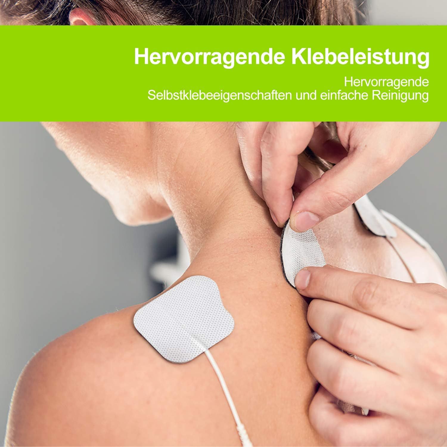 Person wendet ein selbstklebendes Elektrodentherapiepad am Nacken an.