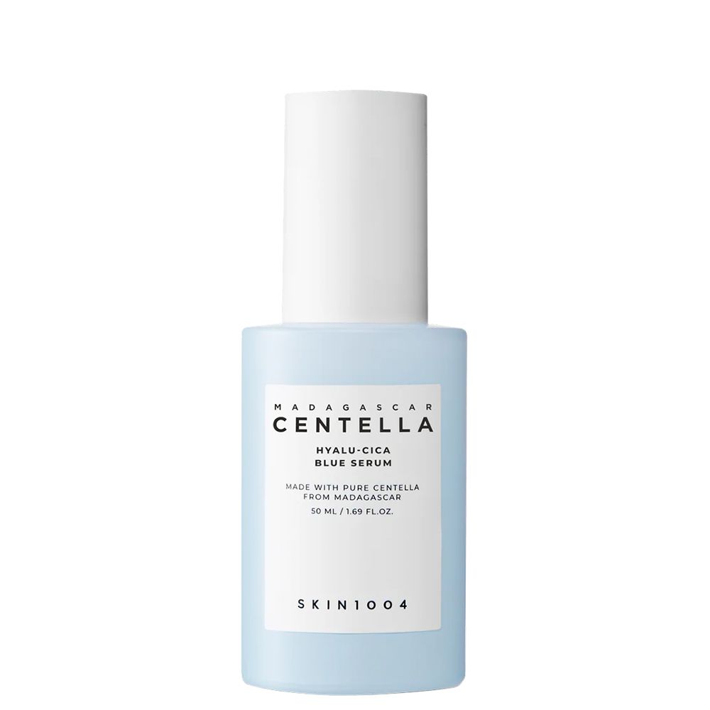 Flasche mit blauem Hyalu-Cica Blue Serum von Centella.