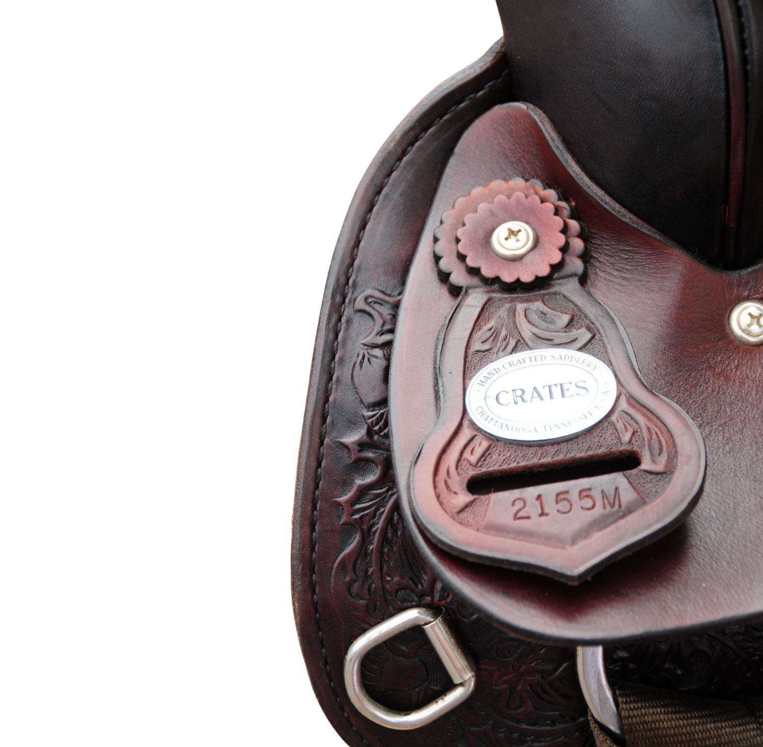 Nahaufnahme eines Sattelschilds mit dem Schriftzug "CRATES" und der Nummer "2155M".