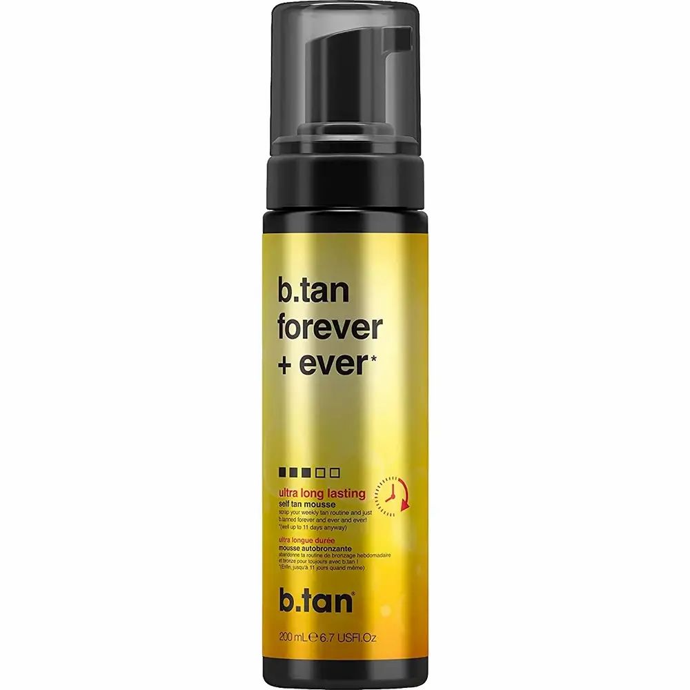 Selbstbräunungsmousse-Flasche. Schwarz-goldene Verpackung. Text: b.tan forever + ever. Text: ultra long lasting self tan mousse. 200 ml 6.7 US fl oz.