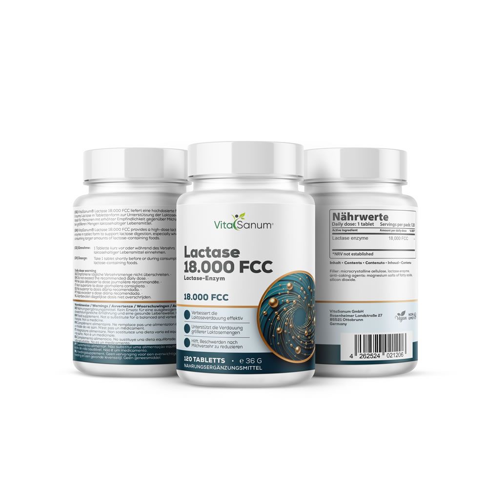 Drei Flaschen VitaSanum Lactase 18.000 FCC, eine vorne, zwei hinten.