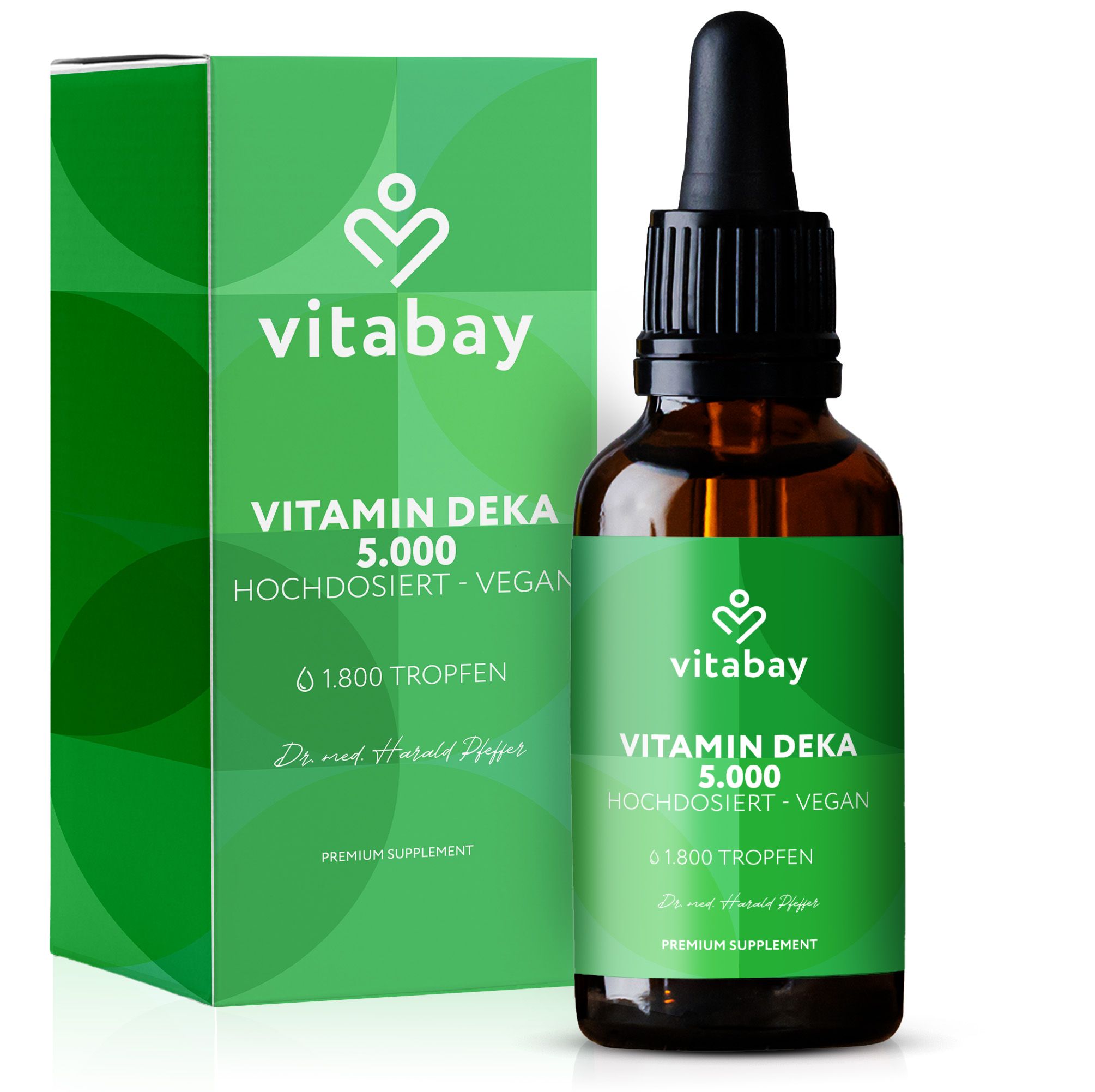 Grüne Schachtel und Flasche mit Tropfer. Text: Vitamin Deka 5.000. 1.800 Tropfen. Vitabay Logo. Premium Supplement.