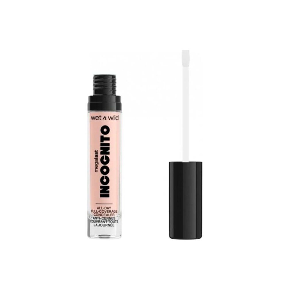 Concealer-Tube mit schwarzem Deckel und Applikator. Aufschrift "wet n wild" und "incognito". Helle Hautfarbe.
