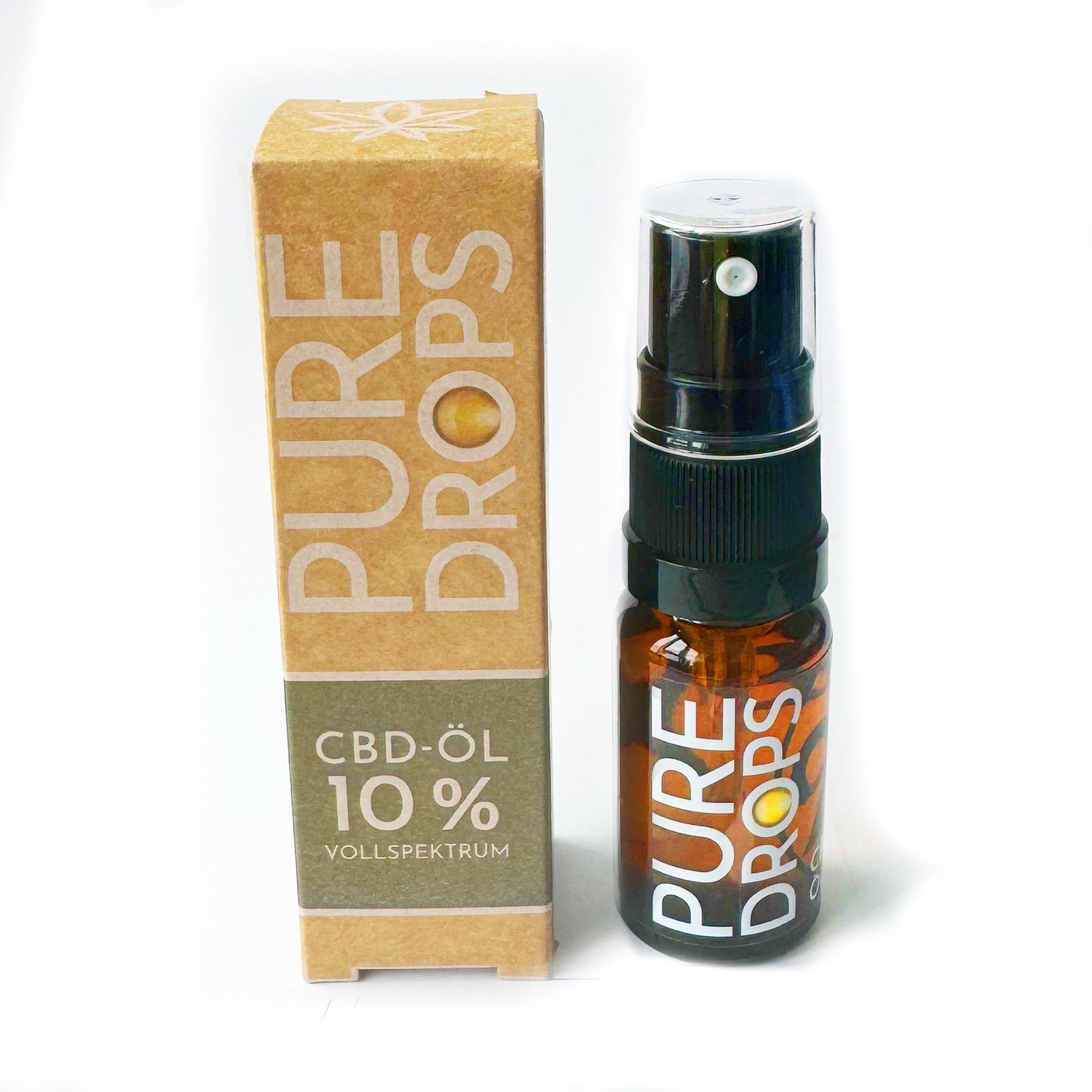 Flasche mit Sprühkopf und Karton. Aufschrift: "CBD-ÖL 10% Vollspektrum". Logo: "PURE DROPS".