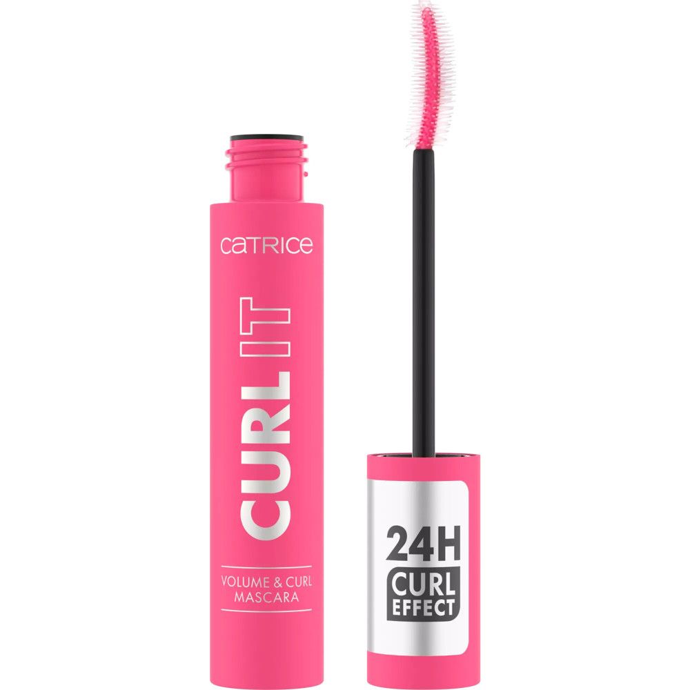 Pinke Mascarabürste mit schwarzem Griff neben einer pinken Mascaratube. Auf der Tube steht "CATRICE CURL IT".