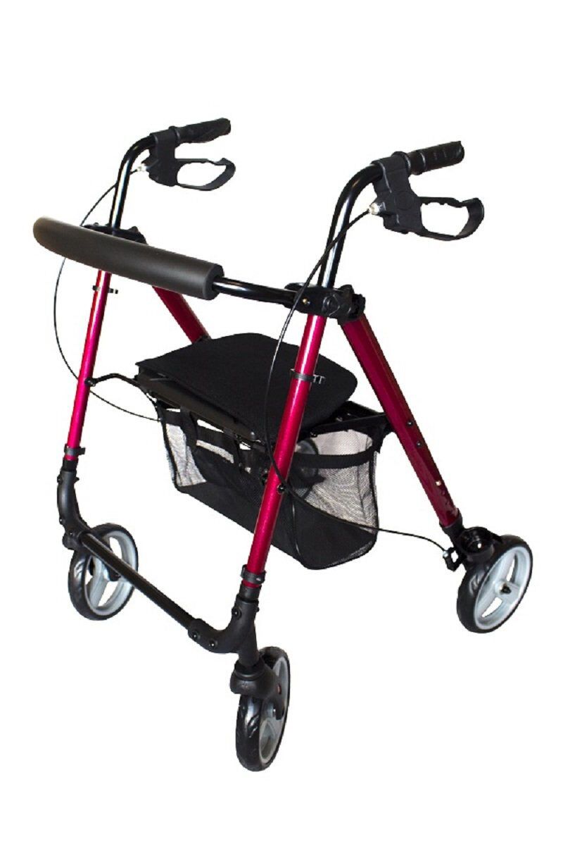 Rollator, rot, mit schwarzem Sitz und Korb. Vier Räder, Handgriffe und Bremsen. Ansicht von vorne.