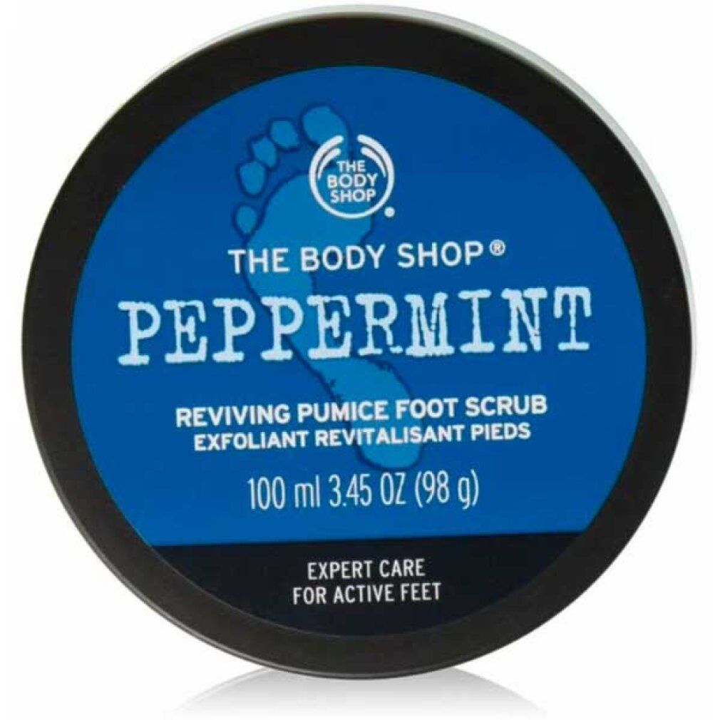 Runder Tiegel mit blauem Deckel. Aufschrift: Peppermint, Reviving Pumice Foot Scrub. Marke: The Body Shop. Schwarzer Rand.
