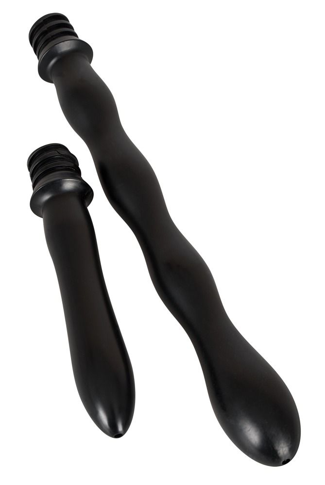 Zwei schwarze Aufsätze. Ein Aufsatz mit konischer Form, der andere mit wellenförmigem Griff.