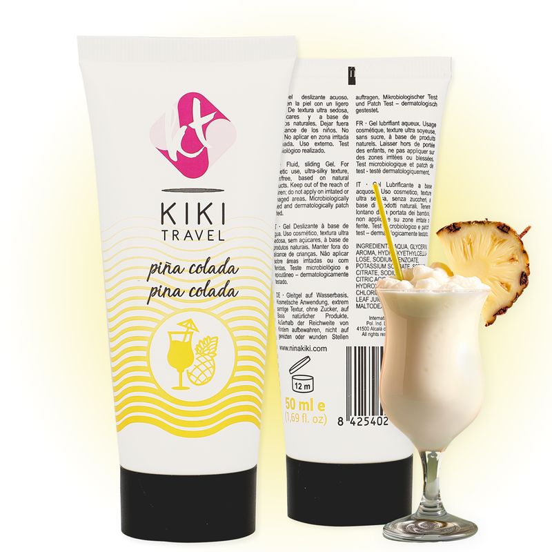 Weiße Tube mit schwarzem Deckel. Aufschrift: KIKI TRAVEL, pina colada. Daneben ein Cocktail und eine Ananas-Scheibe.