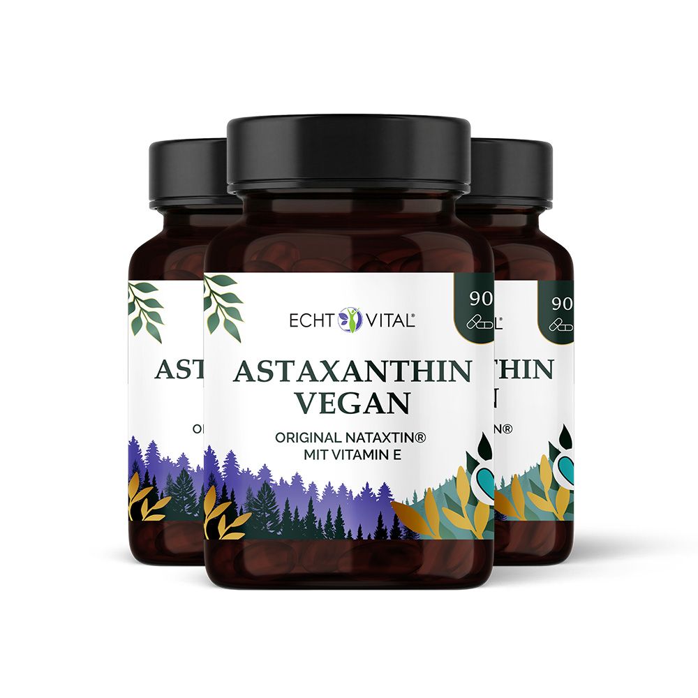 Drei braune Flaschen Astaxanthin Vegan. Aufschrift: Echt Vital, 90 Kapseln. Original Natatxin mit Vitamin E. Vegan. Wald- und Berglandschaft.