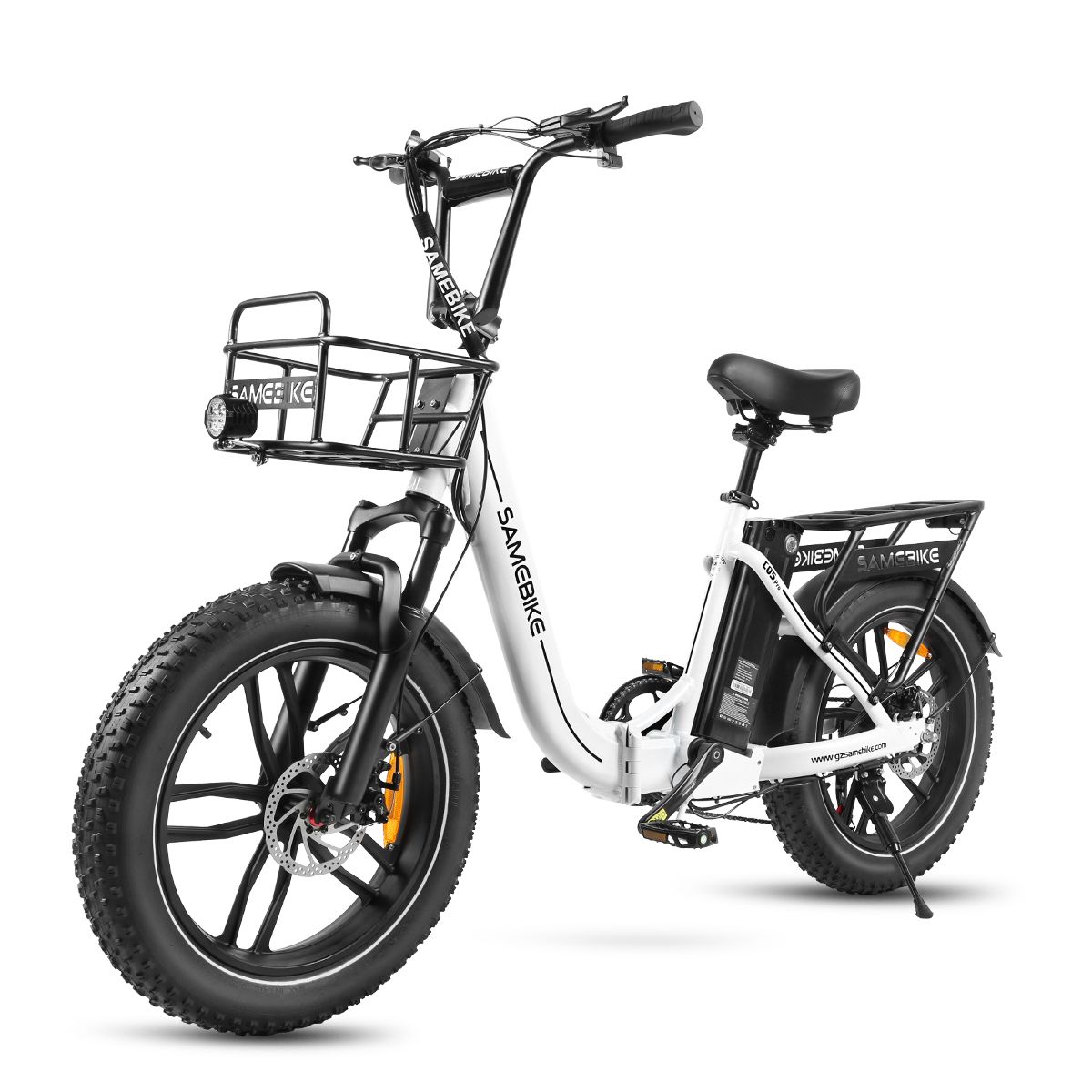 Weißes Elektrofahrrad SAMEBIKE C05 Pro. Schwarzer Korb, Reifen und Gepäckträger. Seitenansicht.