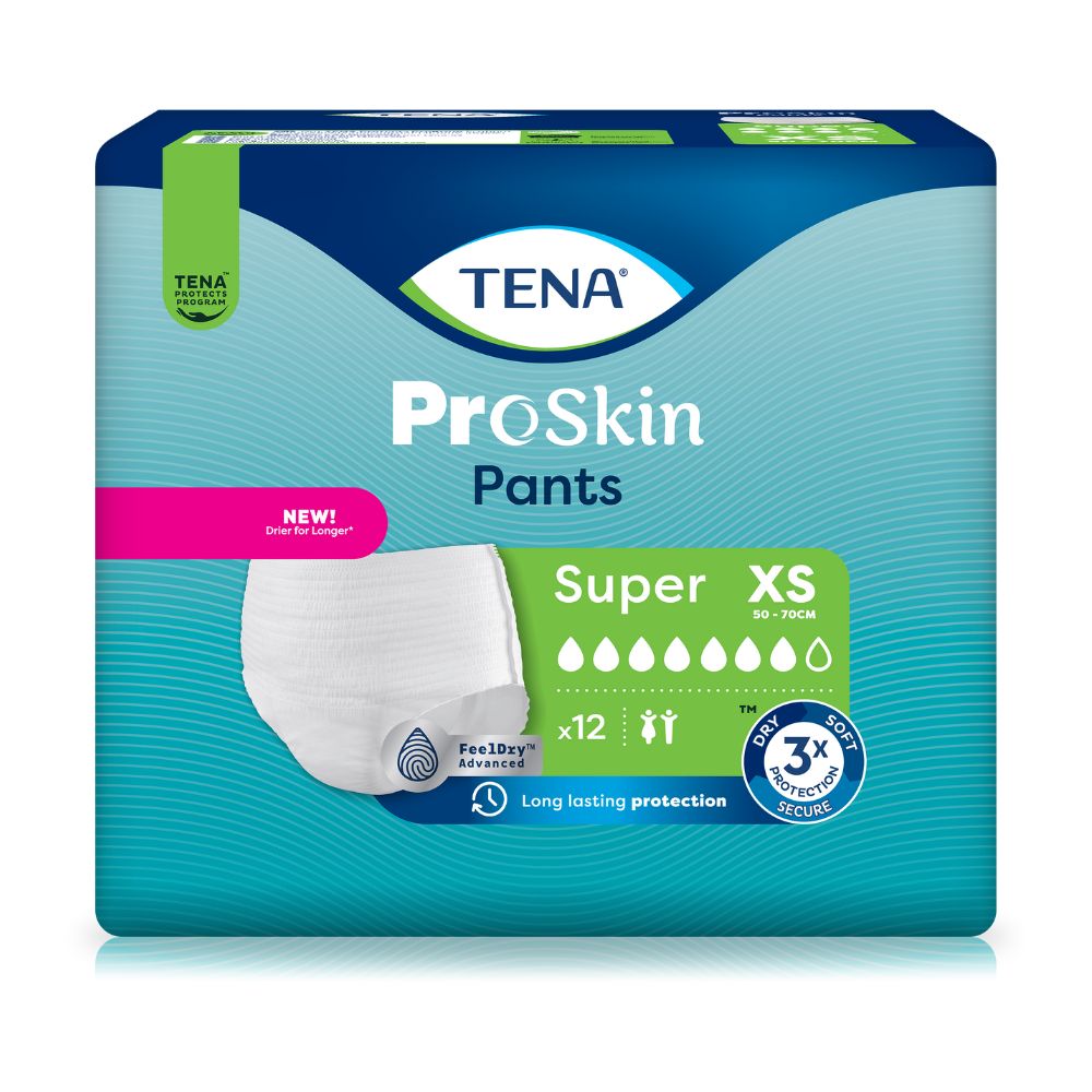 Verpackung mit TENA ProSkin Pants Super XS. Aufdrucke: 'NEW!', 'FeelDry Advanced', '3x Protection Secure', und 'Long lasting protection'.