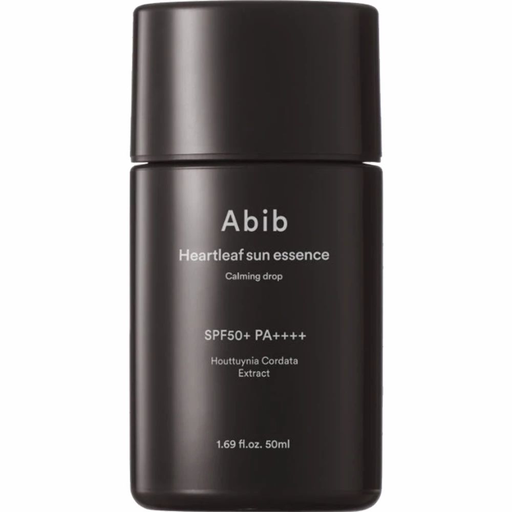 Schwarze Flasche mit weißer Schrift: Abib Heartleaf Sun Essence, SPF50+ PA++++. 1.69 fl.oz. 50ml.