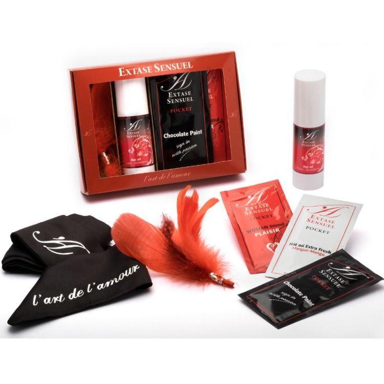 Geschenkset mit Produkten. Enthalten sind: Flasche, Päckchen, Feder, Tücher. Aufschrift: Extase Sensuel, l'art de l'amour.